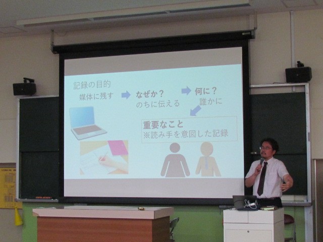講義を行う上村先生