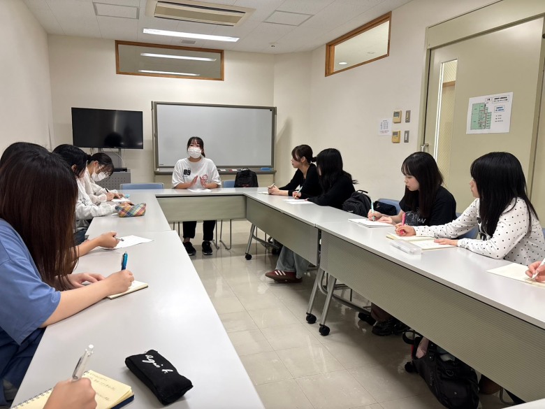 学生からの質問に答える保育者②