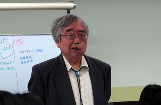 授業を行う木村先生