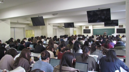 保育内容総論の講義の様子