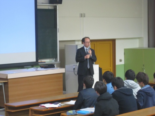 保育士・幼稚園課程准教授君島先生の講義
