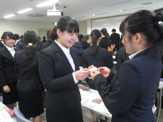 名刺交換の練習