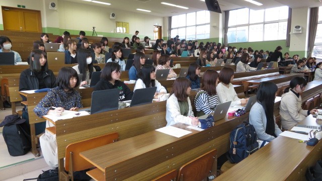 ビデオ視聴中の様子