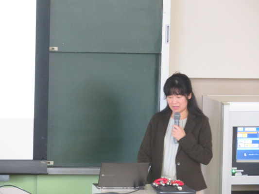 講義を行う利根川智子先生