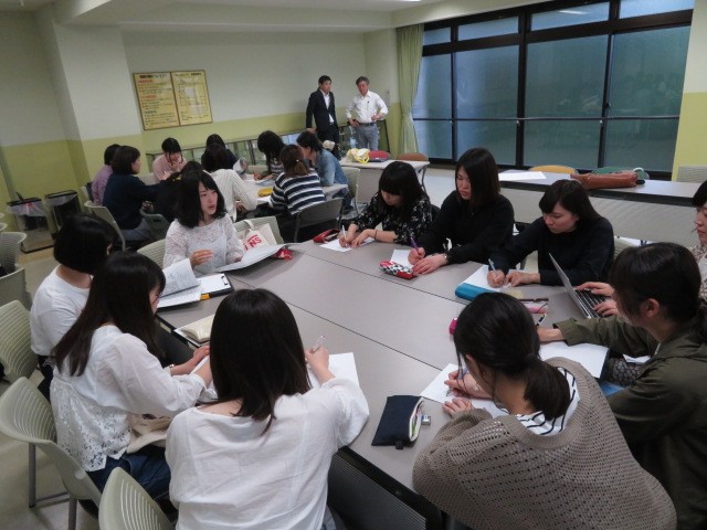 先輩方のお話を聞く3年生