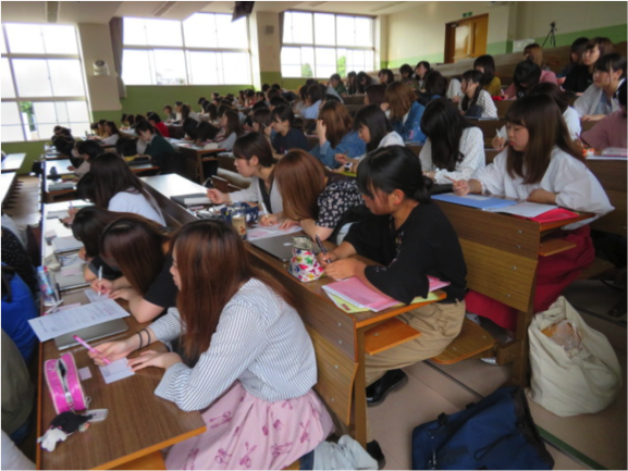 授業を受講している学生の様子