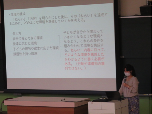 講義を行う利根川智子先生