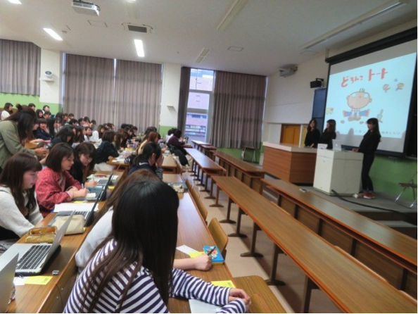 聞いていた学生が「読むテンポがちょうどよいと思った。」とコメントしていました