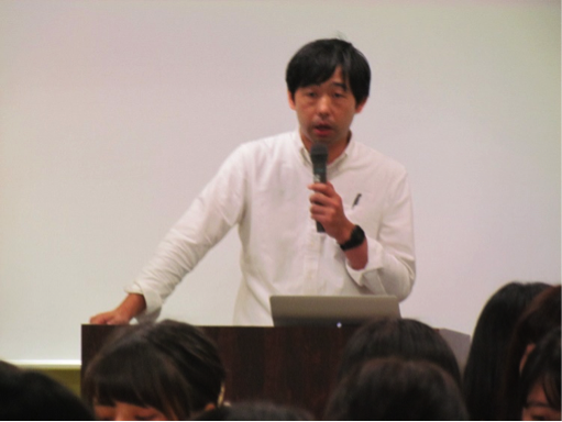 保育所実習報告会の概要を説明してくださる青木一則先生