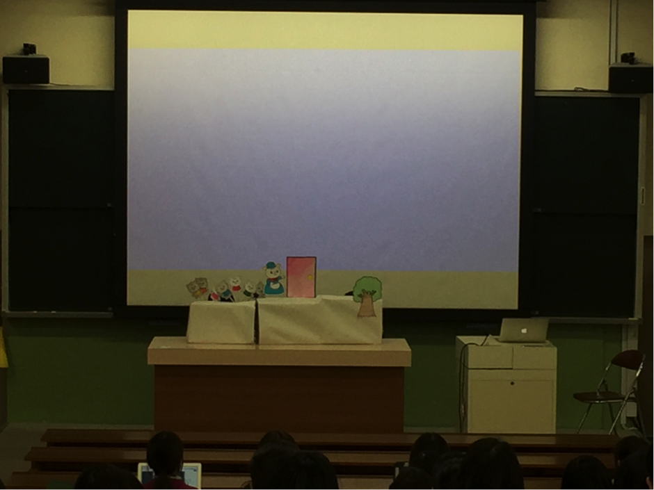 7匹のこやぎを演じている様子