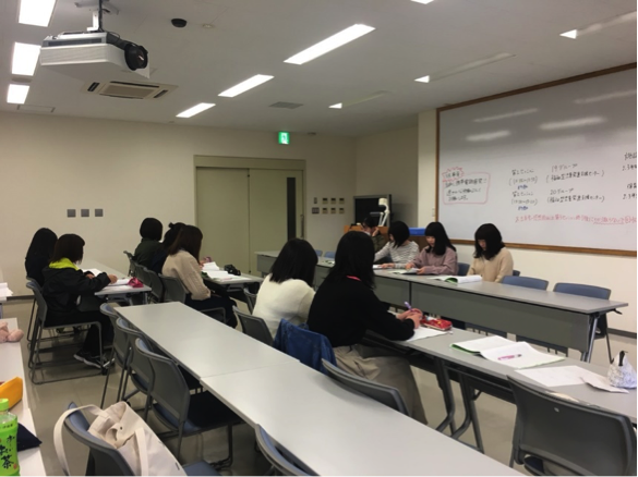 グループ毎に発表している姿
