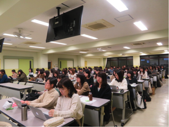 受講する学生の様子