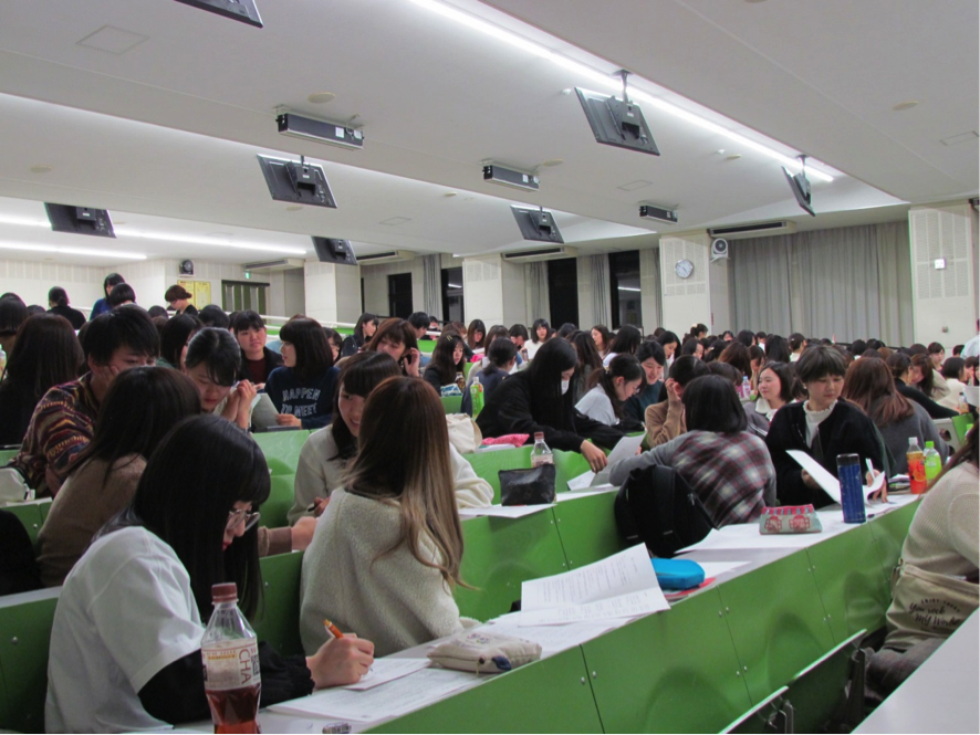 グループワークを行う学生の様子