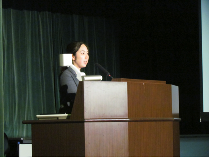 ご講評を述べられる岸本唯さん