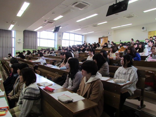 講義を受けている学生の様子