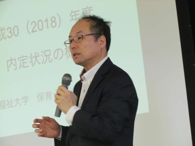内定状況についてお話する君島先生