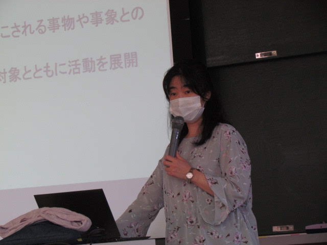 講義をする利根川智子先生