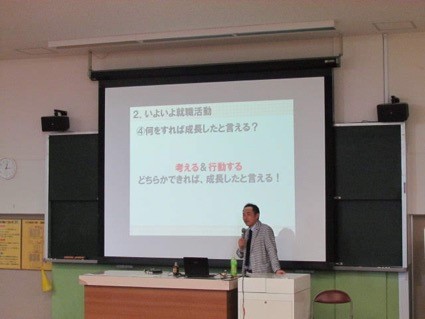 講義を行う林先生
