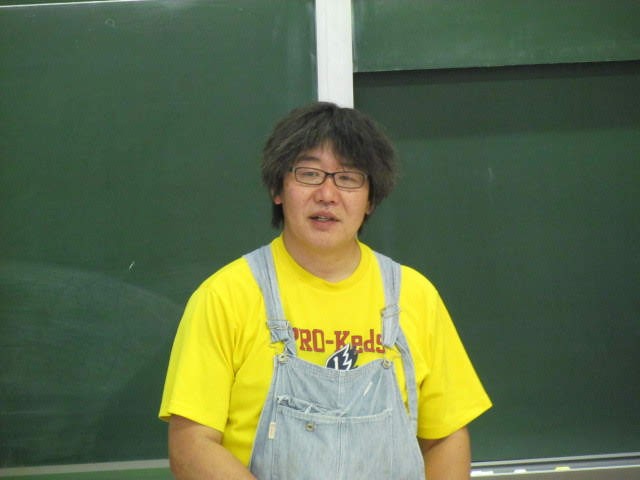 はさみについて説明されている河合先生