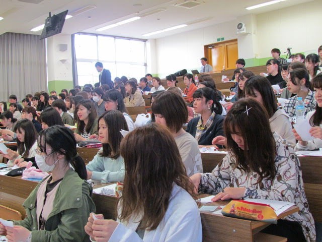 実際に学生が制作をする様子