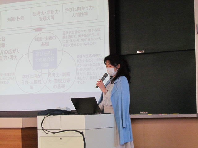 講義を行う利根川智子先生