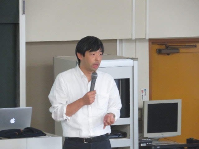 講義を行う青木先生