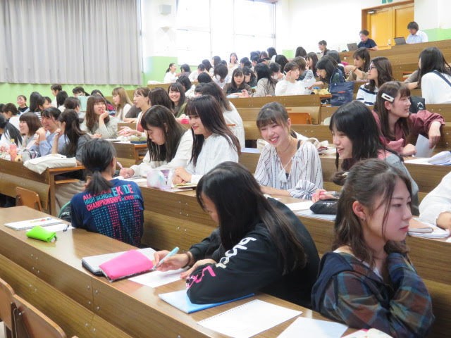 和やかな雰囲気の中、楽しそうに伝え合う様子