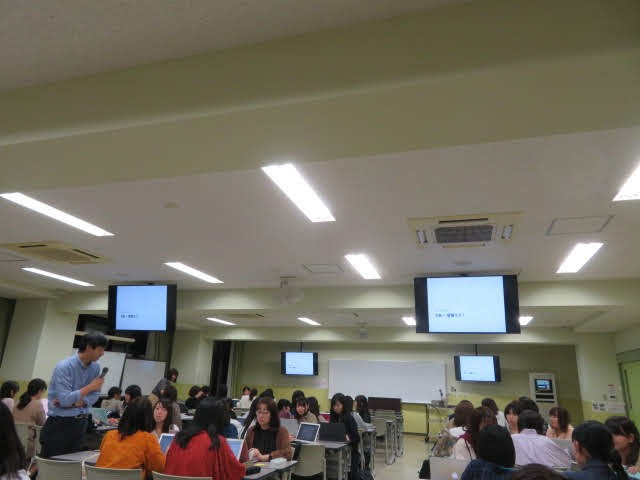 保育所実習報告会についての話し合いをしている様子