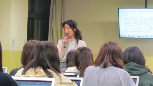 講義を行う利根川智子先生