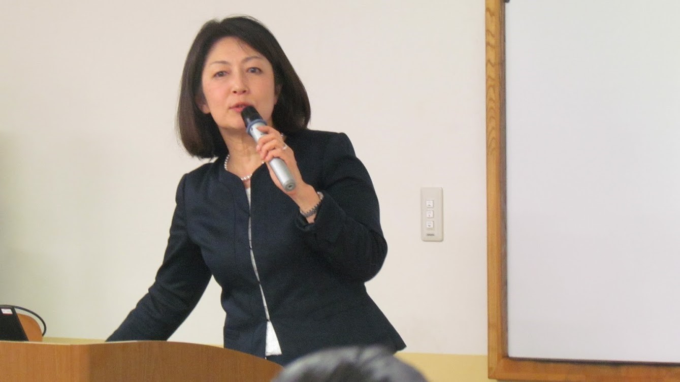 講義を行う長畑久美子先生