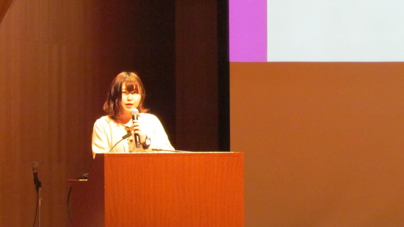 企画説明をする川越美彩希さん（社会福祉学科3年）
