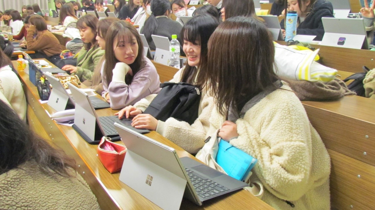 学生同士の対話の様子