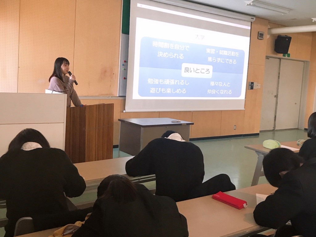 講義を行っている様子