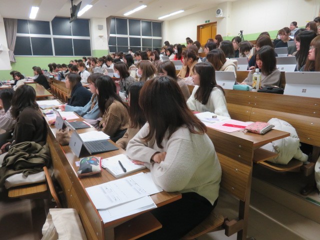 講義中の学生の様子