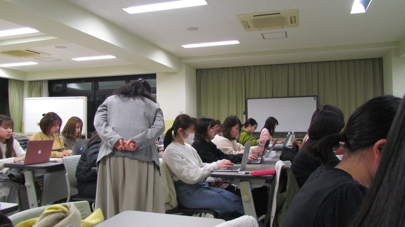 講義を受ける学生の様子