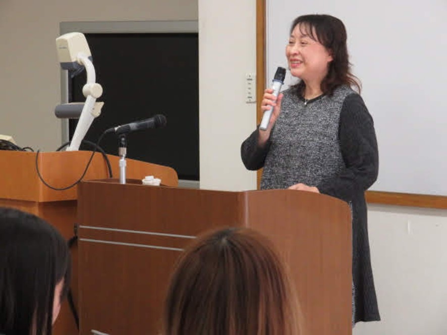 講義を行う壹岐美津子先生の様子