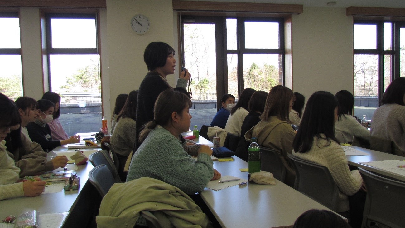 学生からの意見を発表する様子