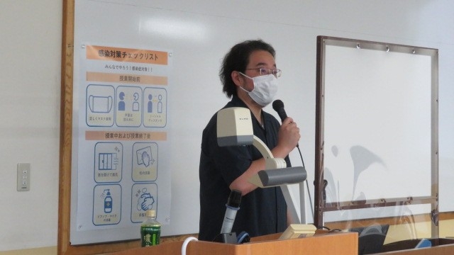 講義を行う上村先生