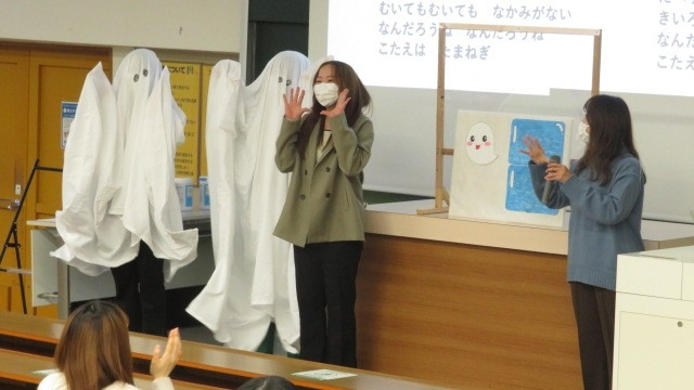 実演する学生の様子②
