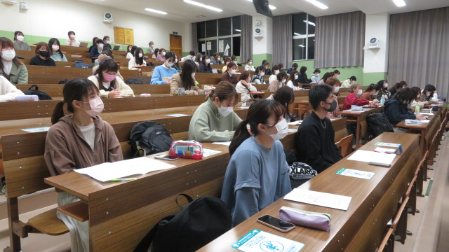 講義を受ける学生の様子