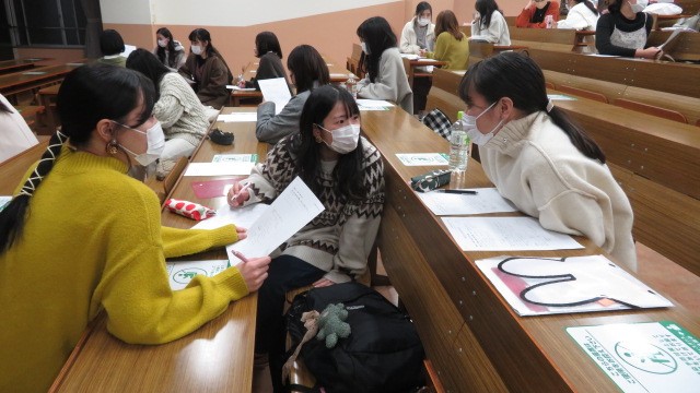 気付きを共有する学生の様子
