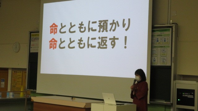 講義を行う山崎敦子先生