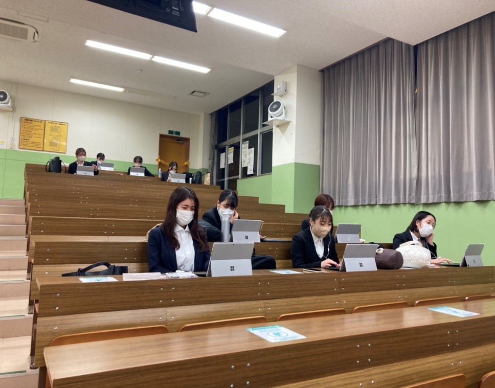 授業を受ける学生の様子