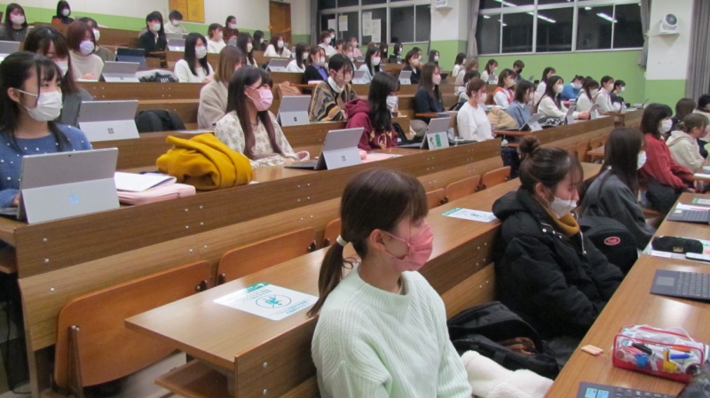 講義を受ける学生の様子