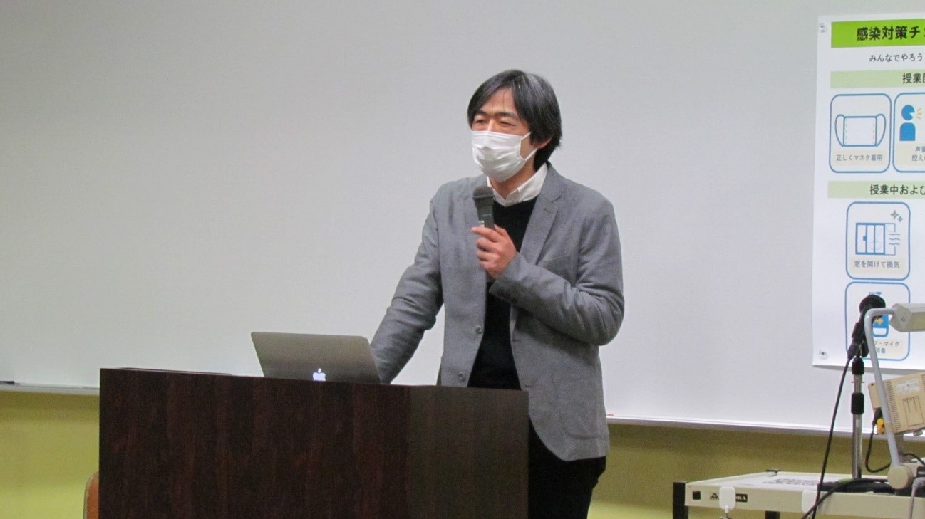 講義をする青木一則先生
