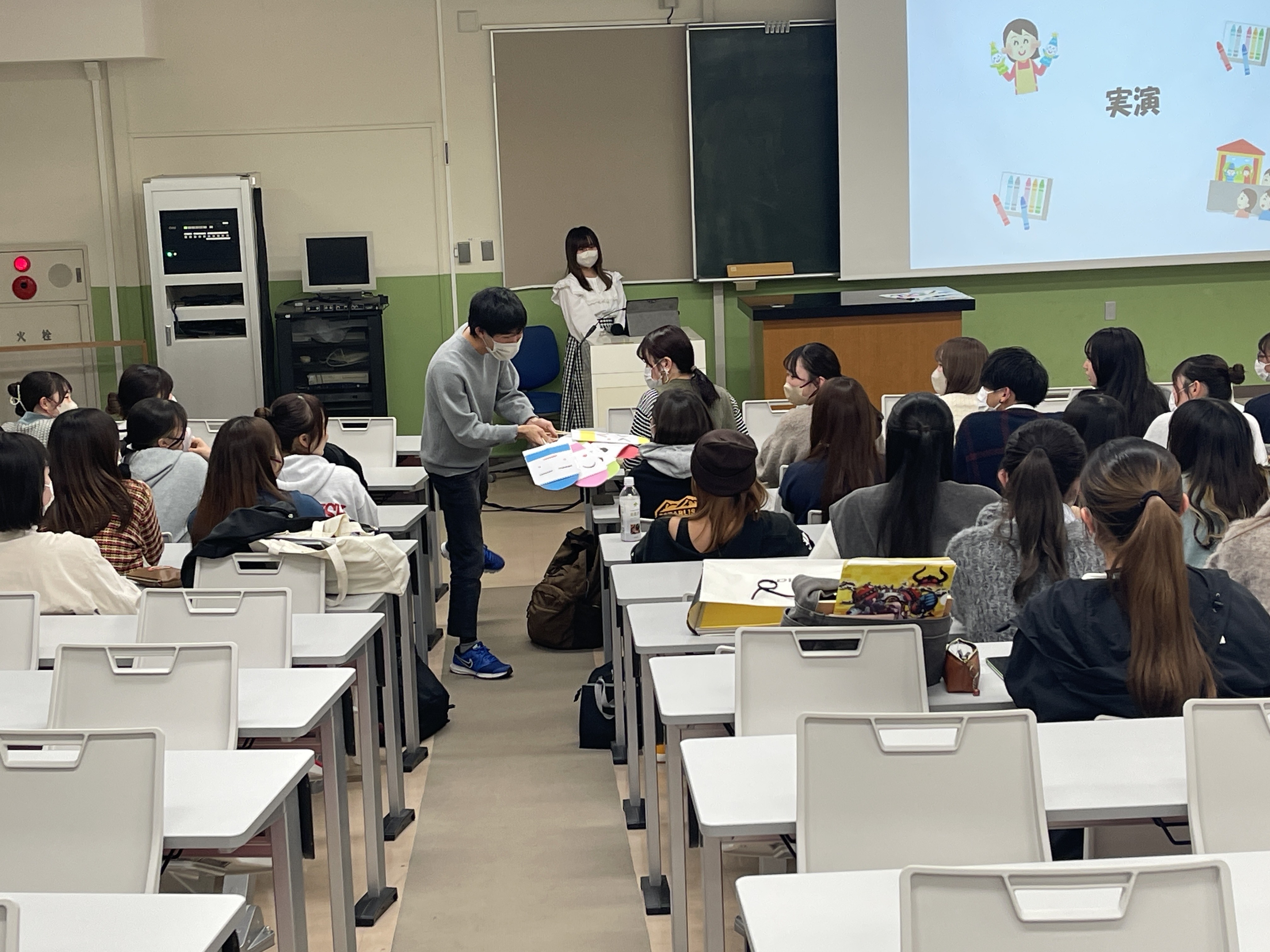 「どんないろがすき」を演じる（河合ゼミ）