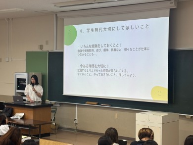 学生に話をする卒業生③