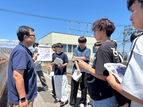 多賀城津波伝承「まち歩き」フィールドワークを実施：まちづくりプロジェクト実践活動Ⅰ（25組）