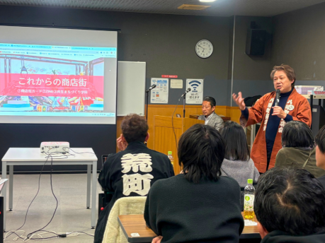 【新聞掲載情報】商店街との地域共創で学生が仕掛け　本学の取り組みを発表（共生まちづくり学科・安藤ゼミ）