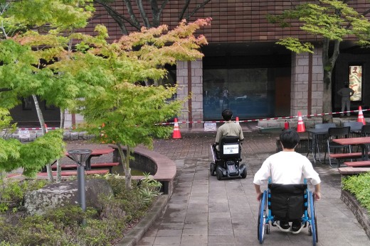 車いすによる学内散策